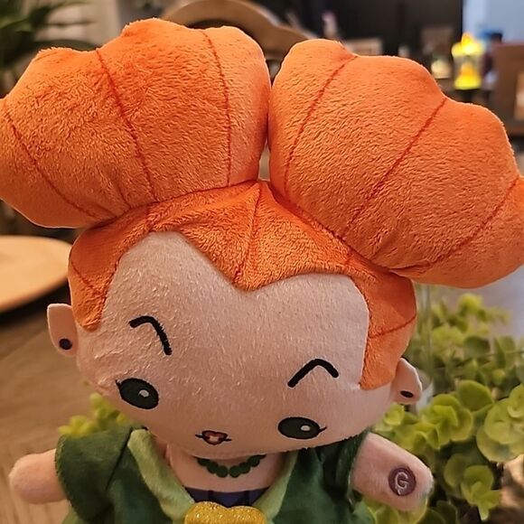 Disney hocus pocus winifred sanderson animated music plush - Picture 3 of 6